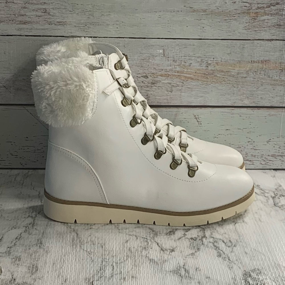 NWOT Mia White Combat Faux Fur Cuff Boots - Picture 2 of 10